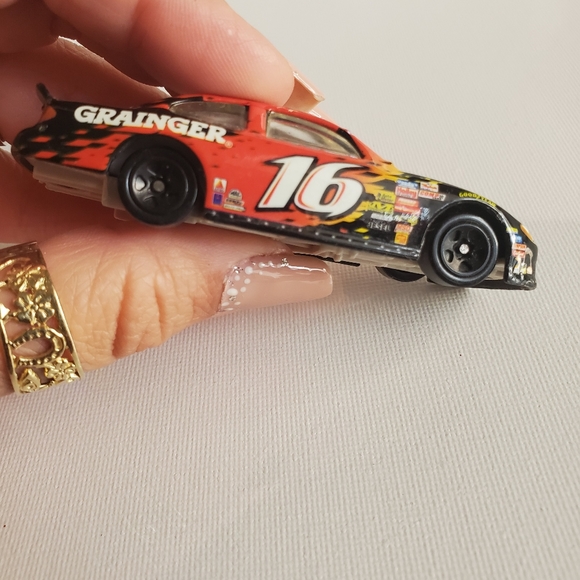 Vintage 1999 #16 Grainger Hot Wheel - Picture 6 of 7